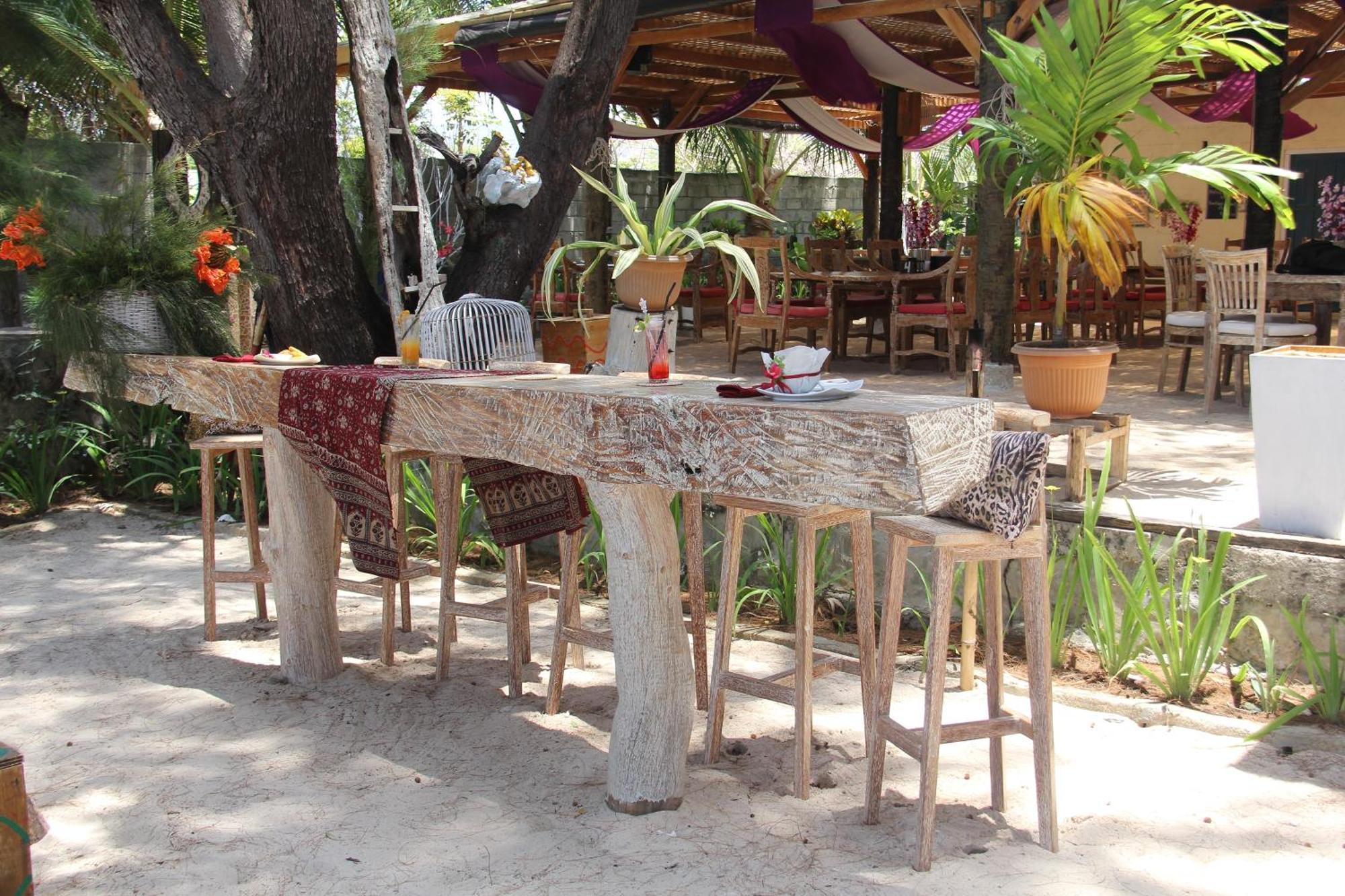 Cemara Beachfront Suite Mondu Exterior foto