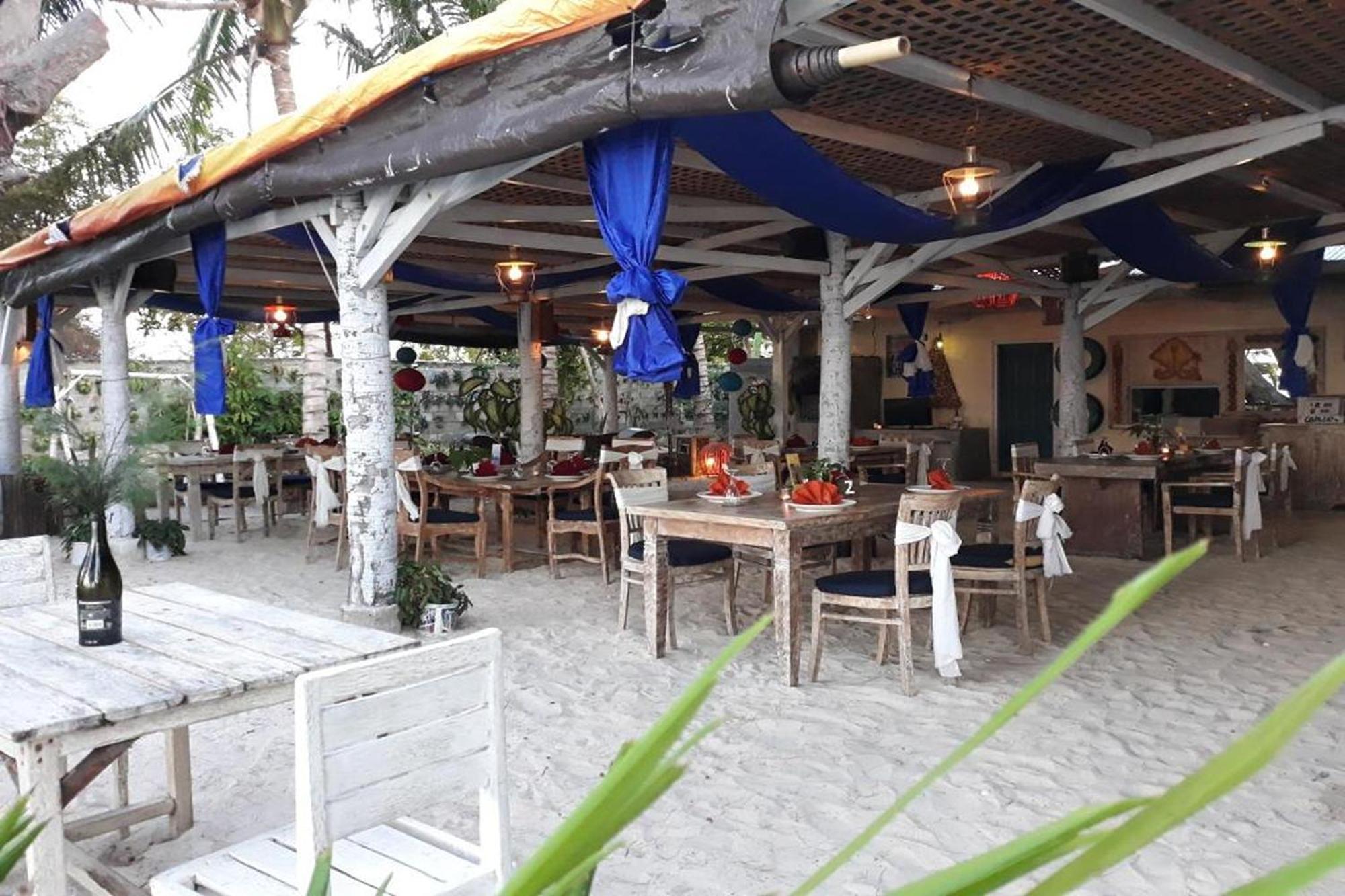 Cemara Beachfront Suite Mondu Exterior foto
