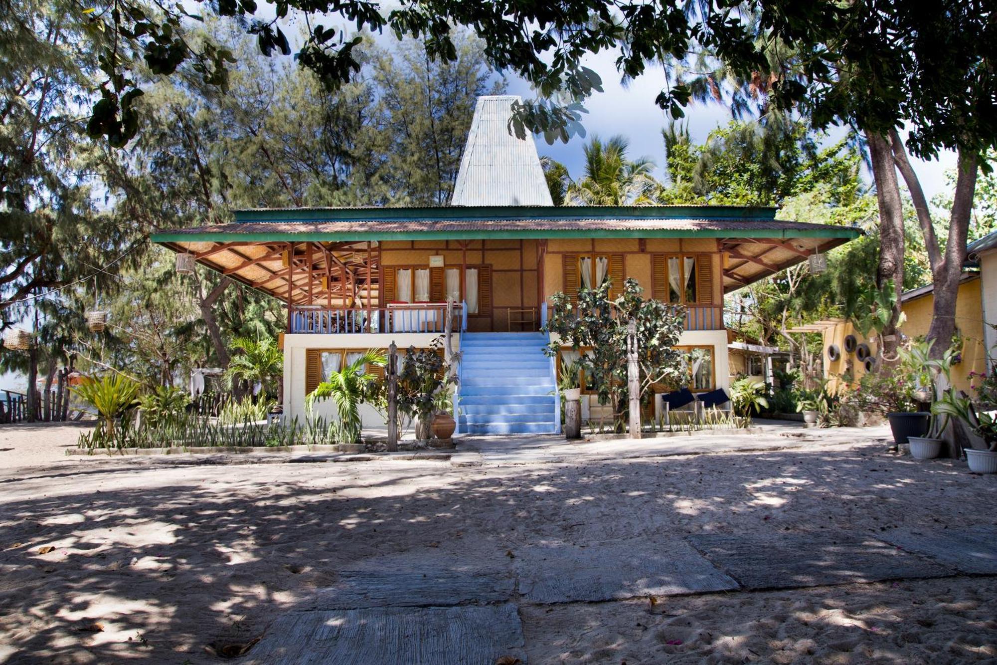 Cemara Beachfront Suite Mondu Exterior foto